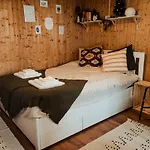 Mandulas A Kishaz Dezsaval Es Kilatassal A Balatonra Apartment *