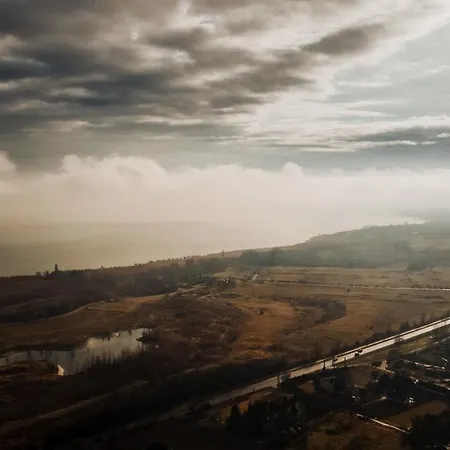 Lägenhet Mandulas A Kishaz Dezsaval Es Kilatassal A Balatonra *