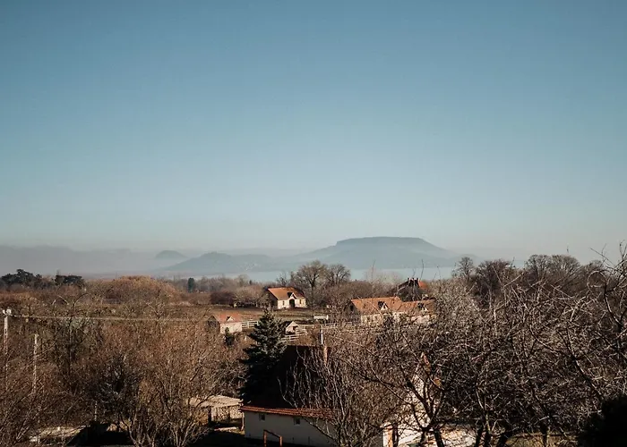 Apartamento Mandulás A Kisház Dézsával és Kilátással A Balatonra
